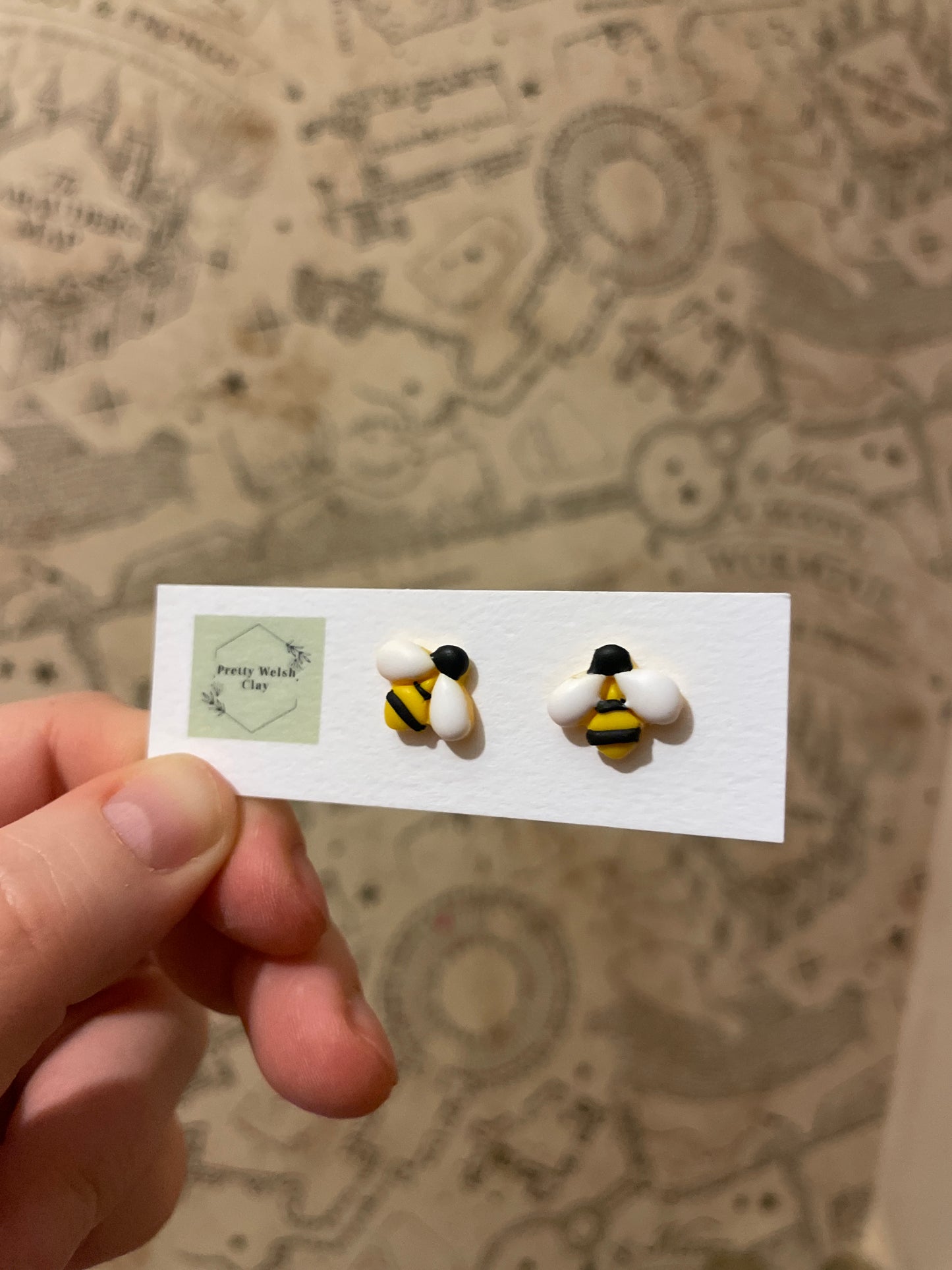 Bee studs