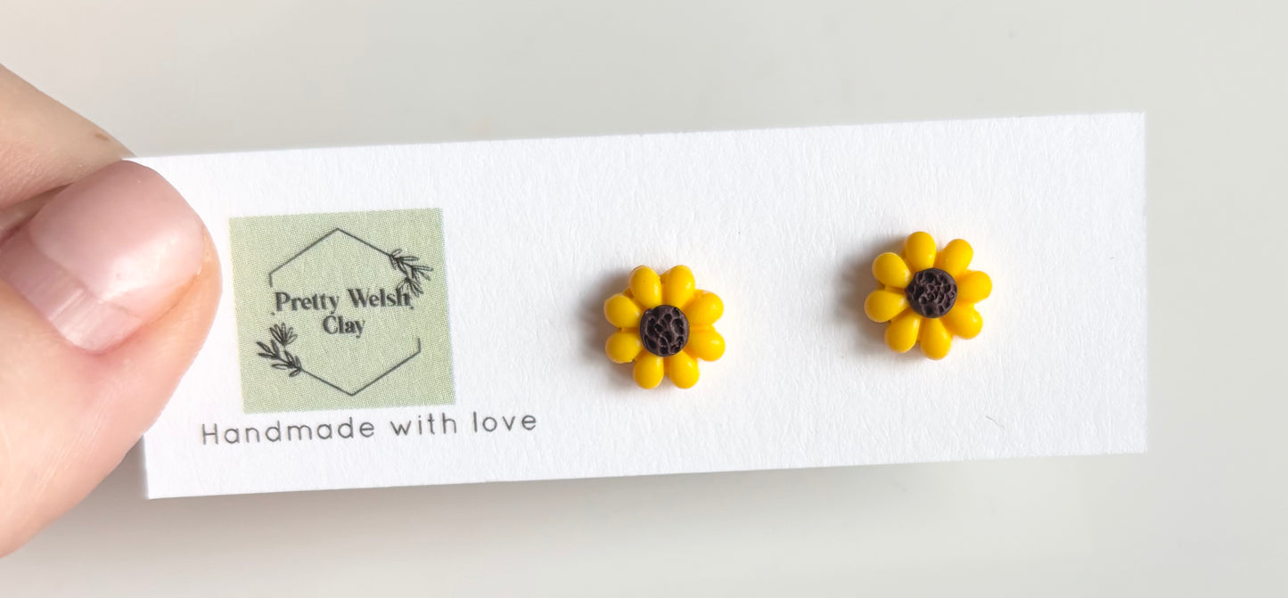 Mini sunflower studs