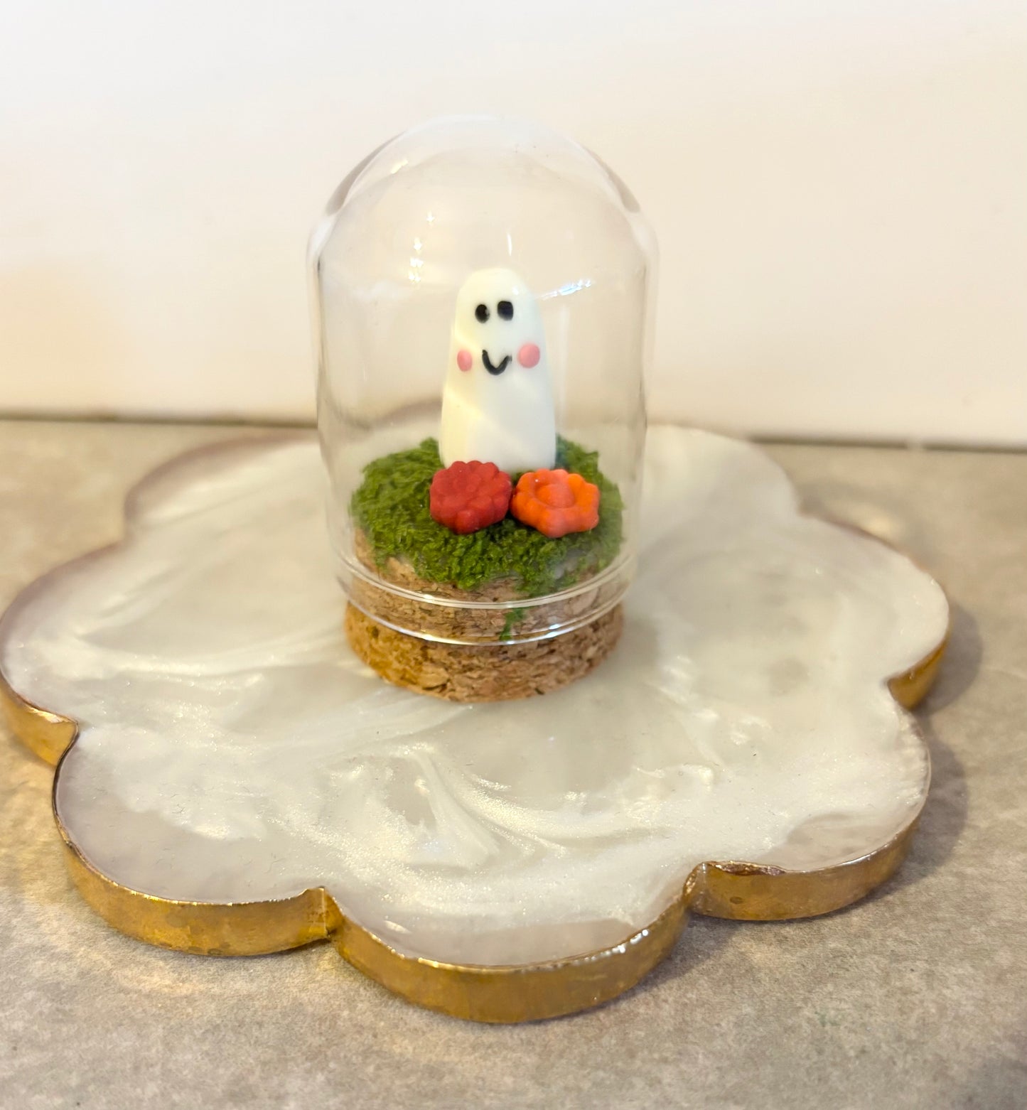 Smiley ghost with flowers