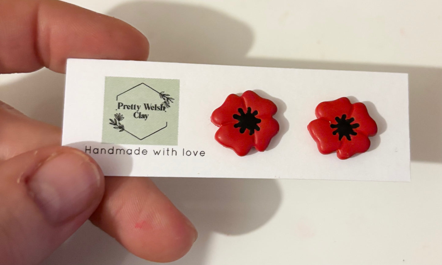 Flat poppy studs