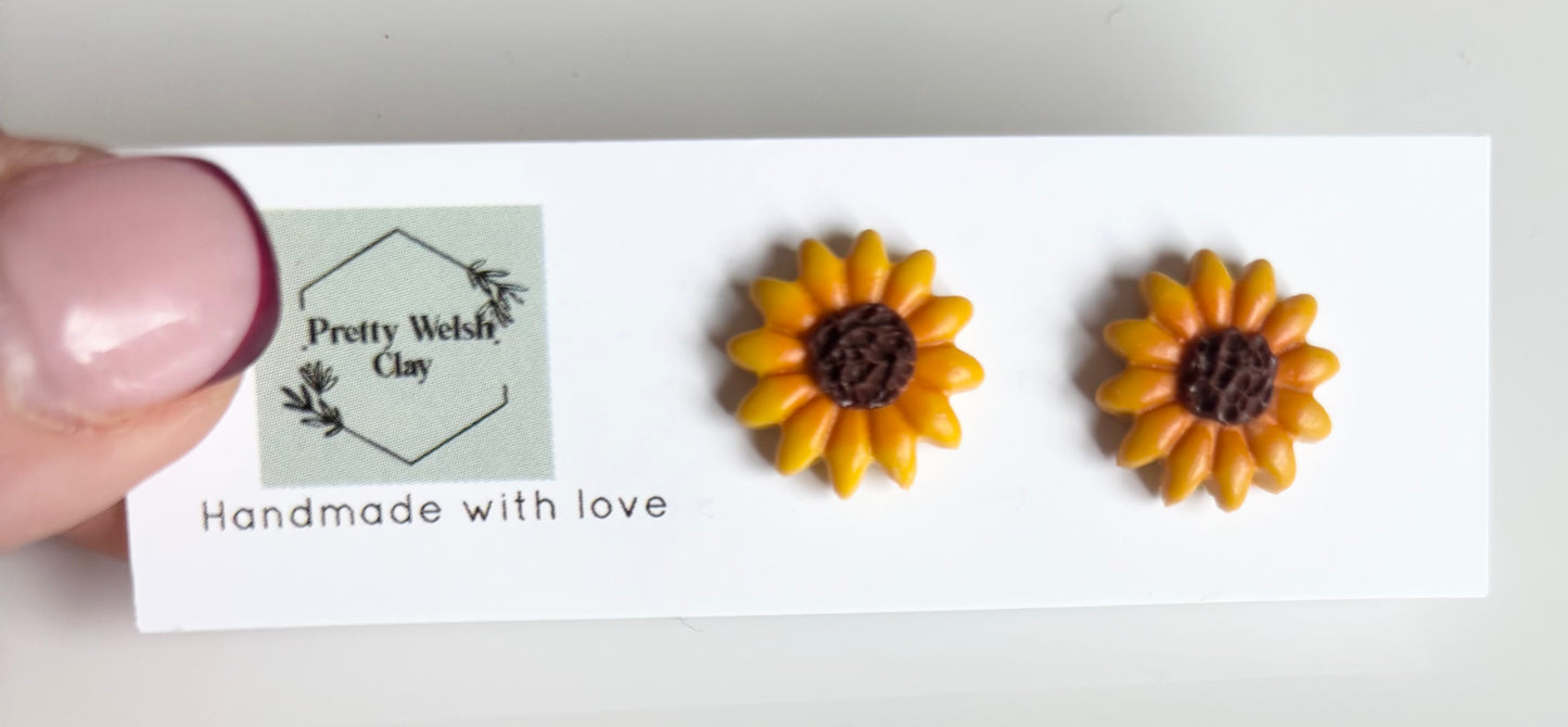 Sunflower stud
