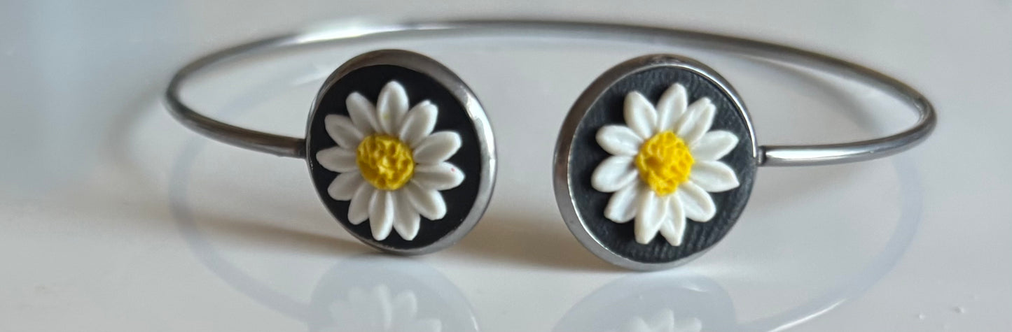 Daisy bracelet