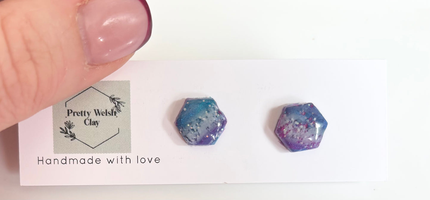00’s diva blue hexagon studs