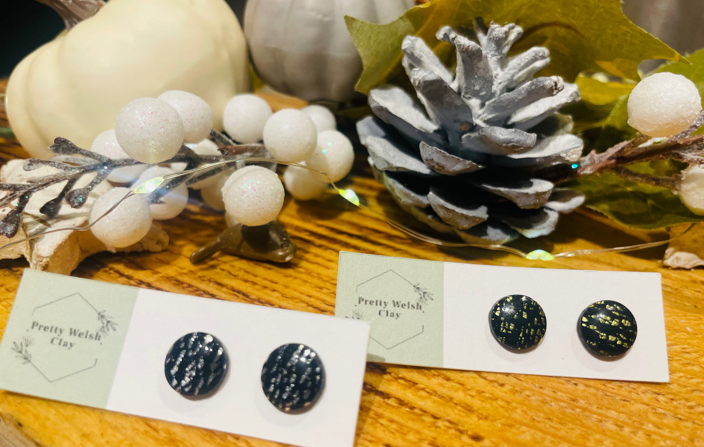 Round speckled studs