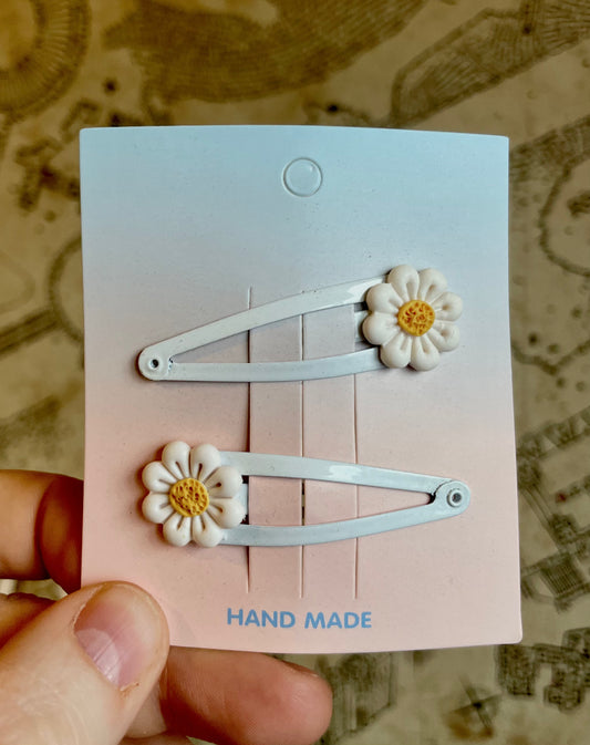Daisy hair clips