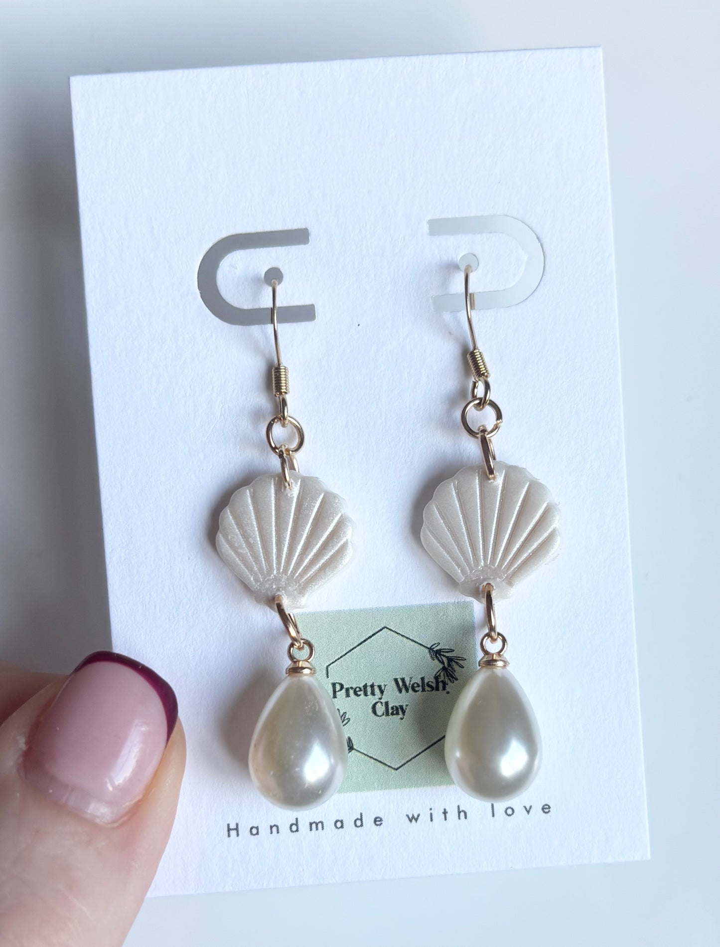 Shell with pearl