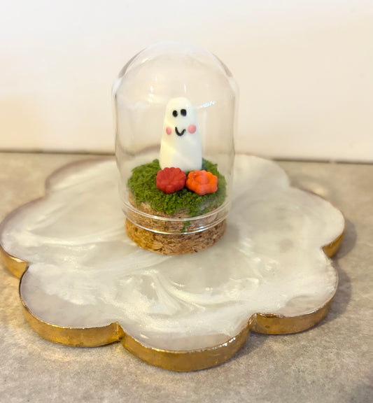 Smiley ghost with flowers