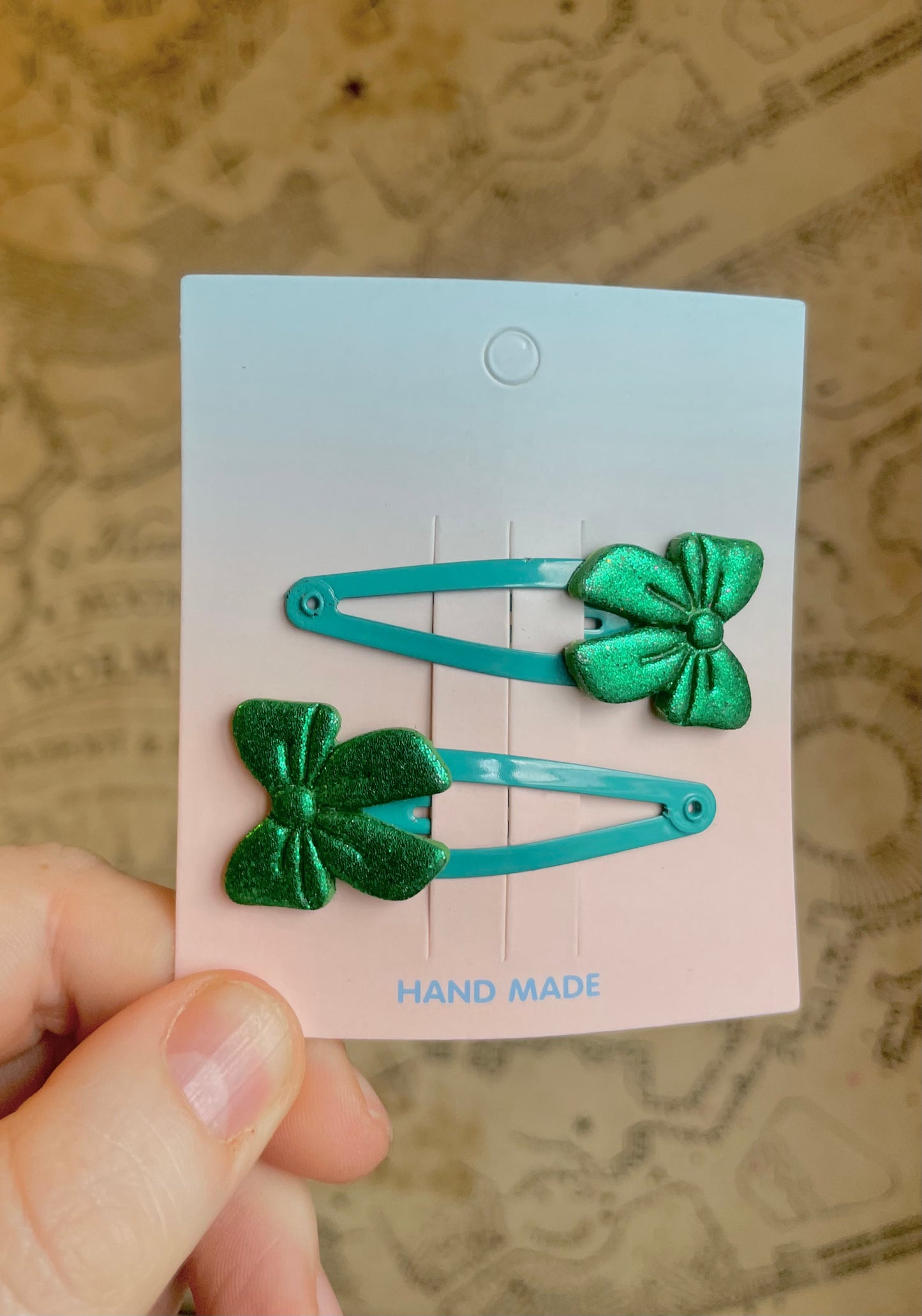 Green bow hair clips