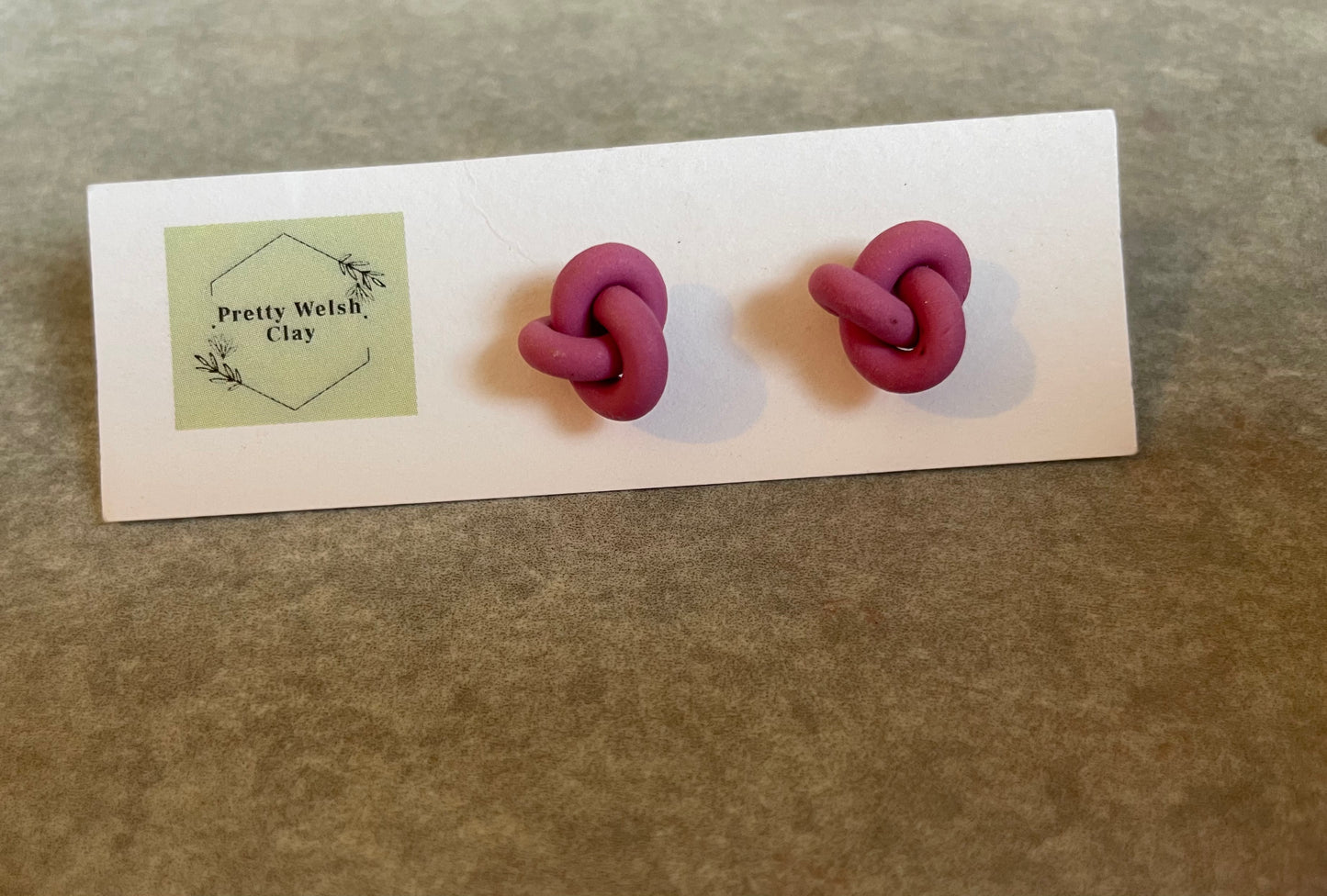 Knotted studs various colours