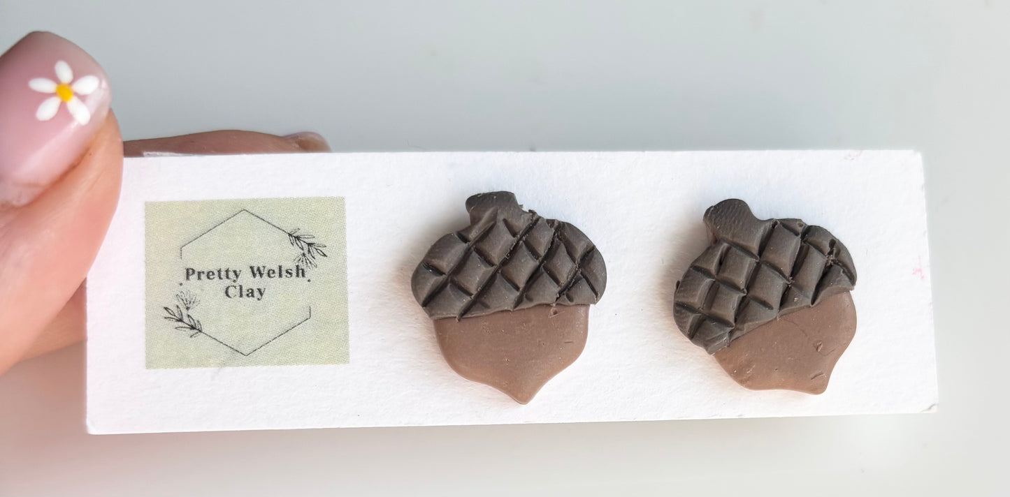Acorn studs