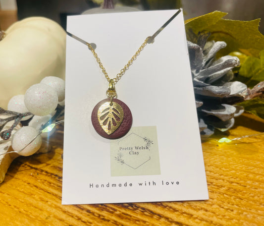 Necklace with leaf