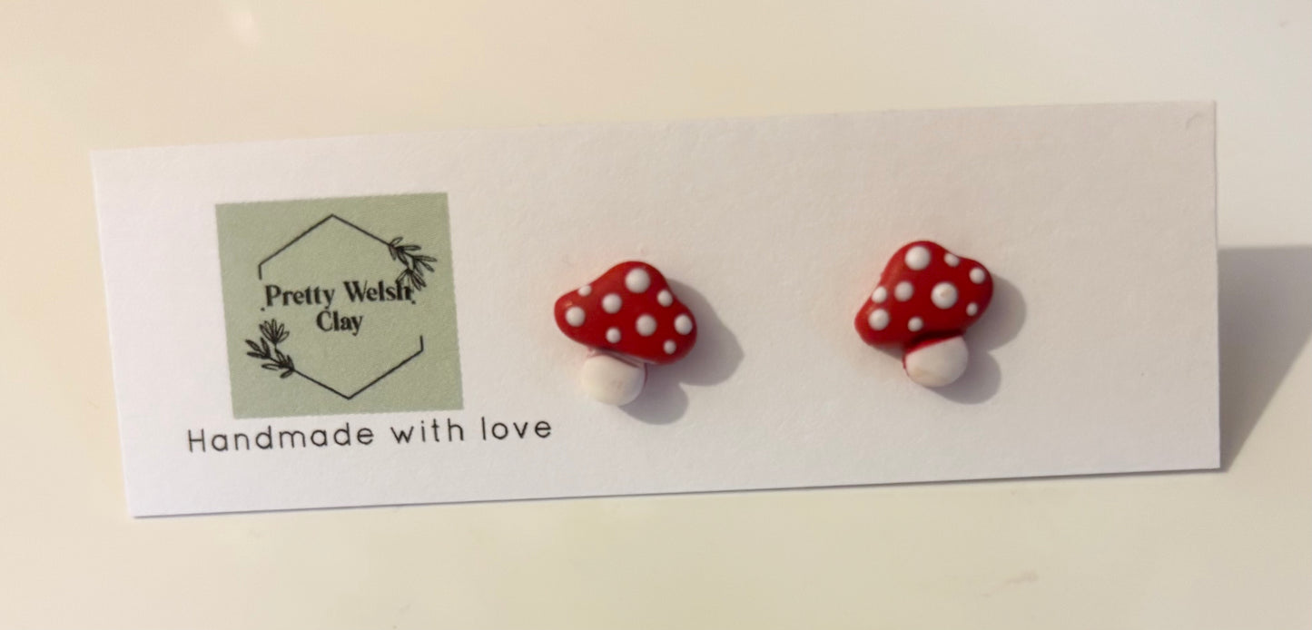 Toadstool studs