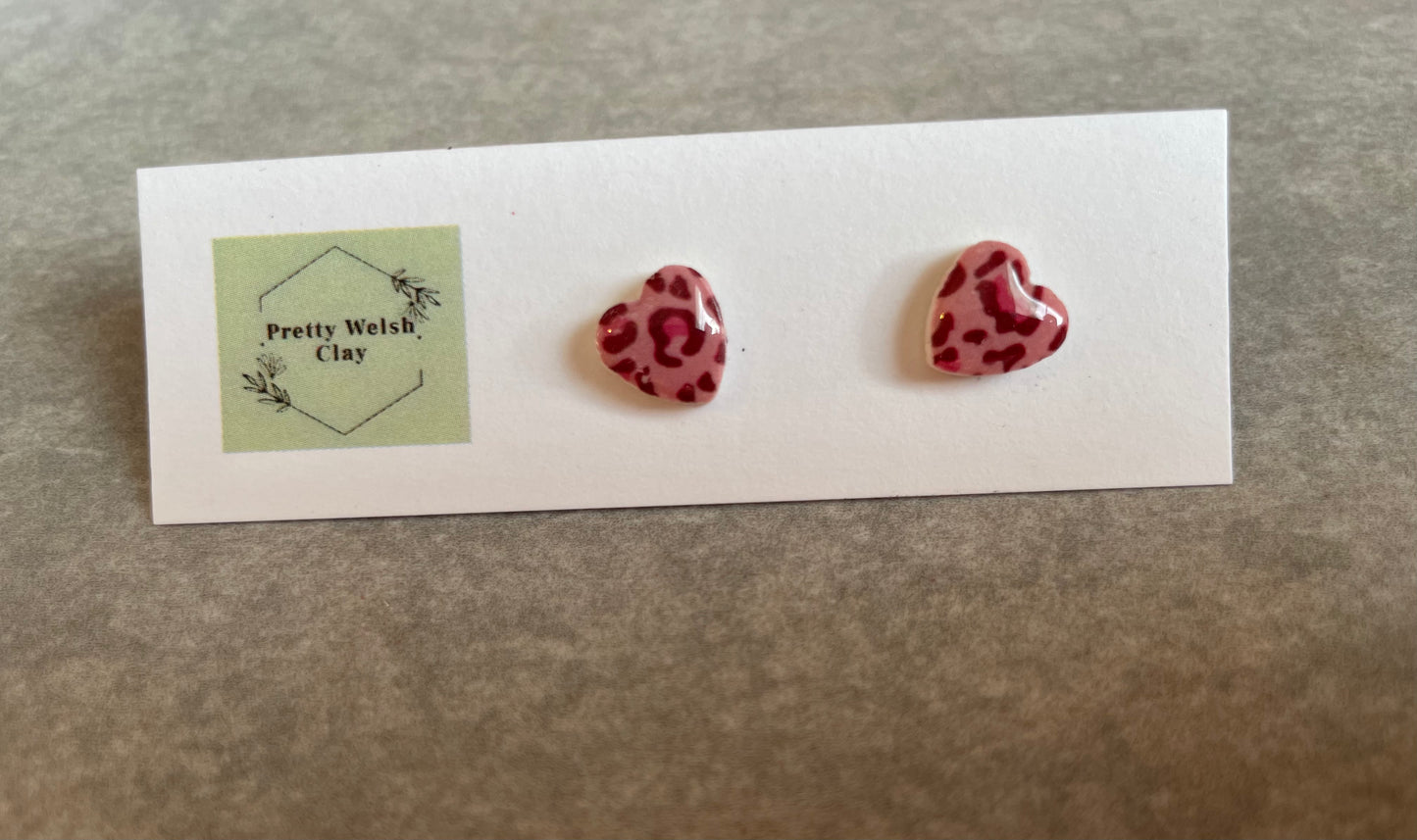 Mini leopard heart studs
