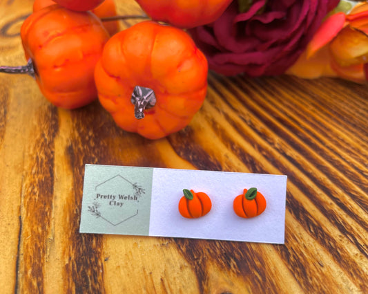 Mini pumpkin studs