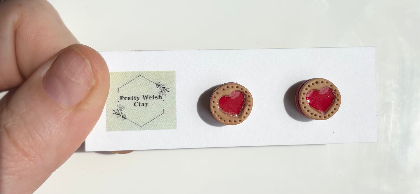 Jammy biscuit stud