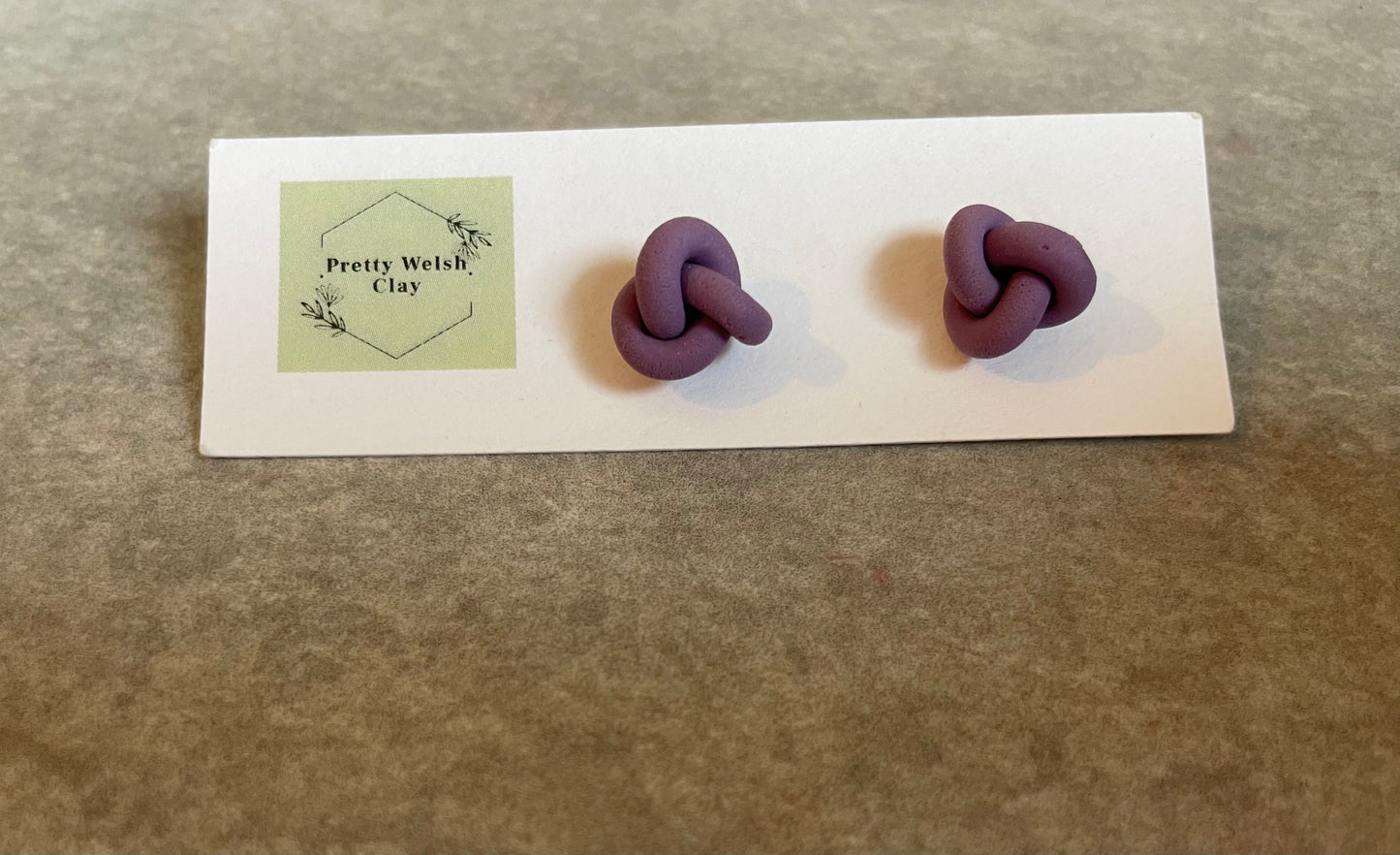 Knotted studs various colours