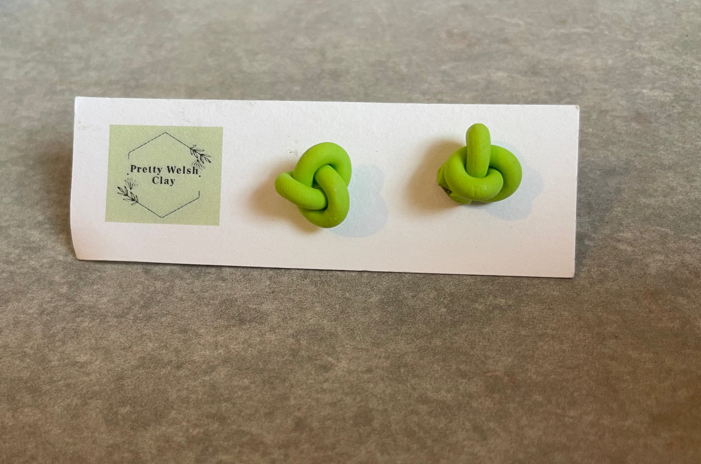 Knotted studs various colours