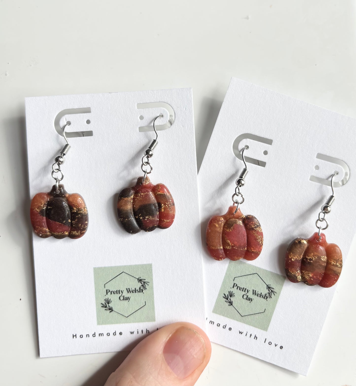 Autumn marble pumpkins