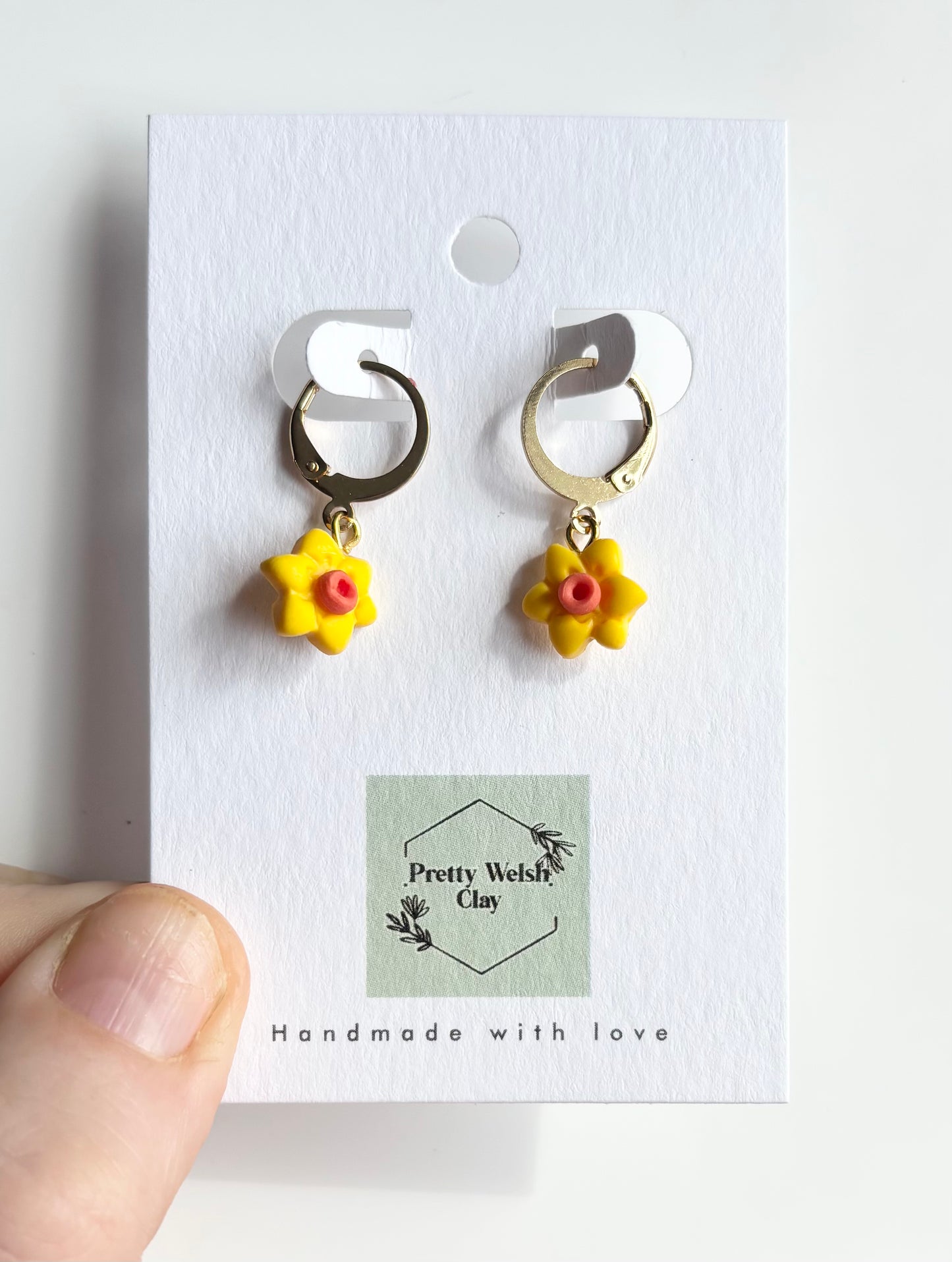 Daffodil dangle gold