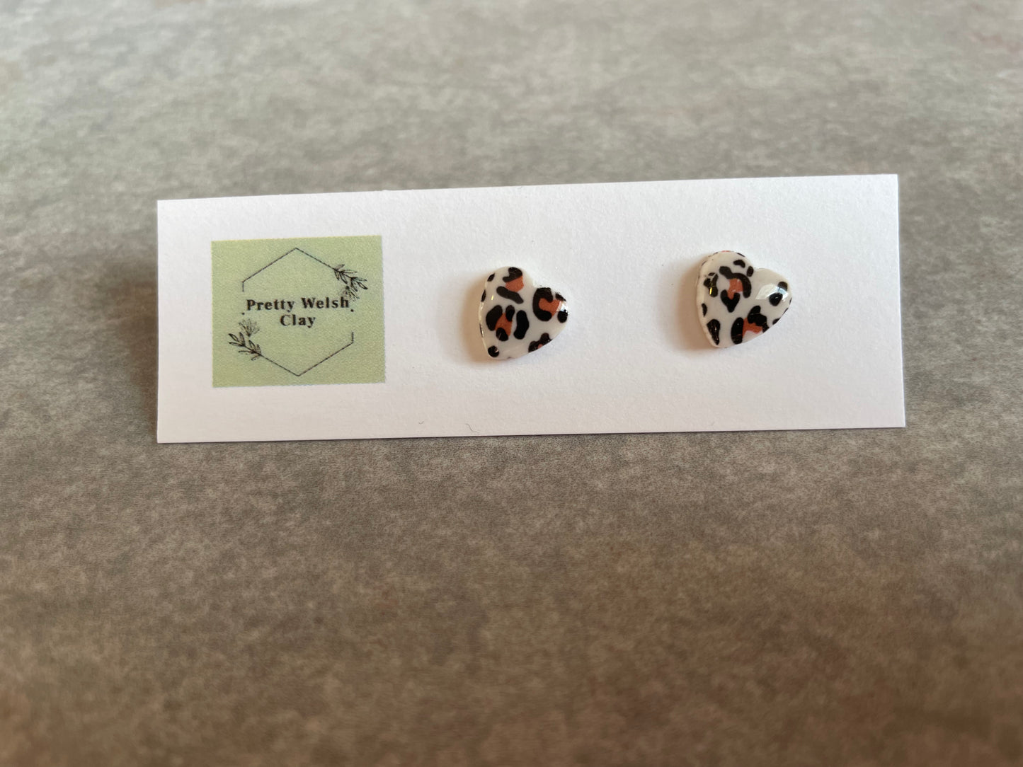 Mini leopard heart studs